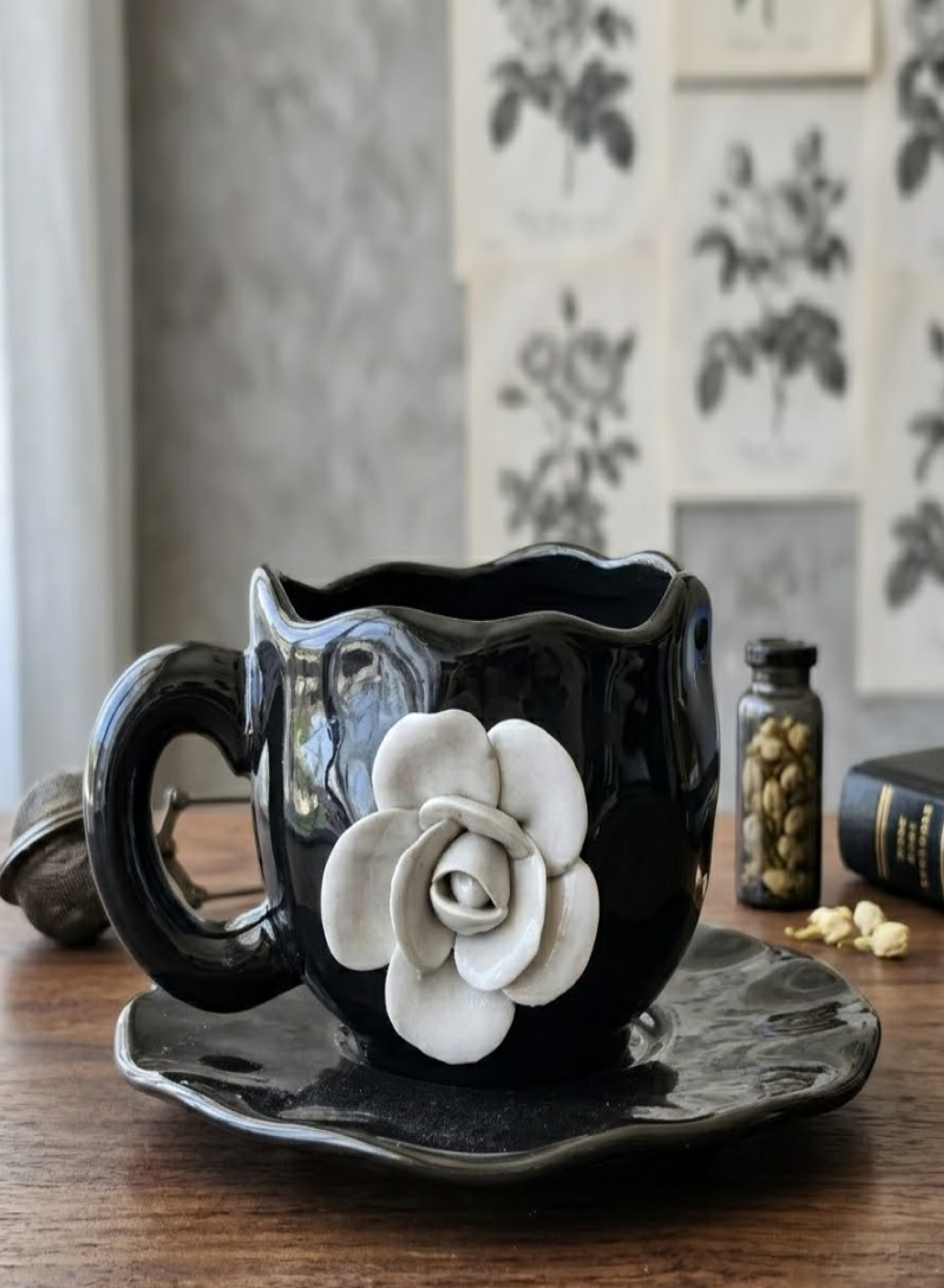 Elegant Floral Ceramic Mug Set